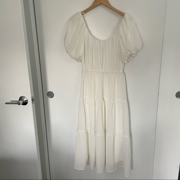 ASTR the Label Tiered Short Sleeve Dress White Size Medium - Picture 2 of 7